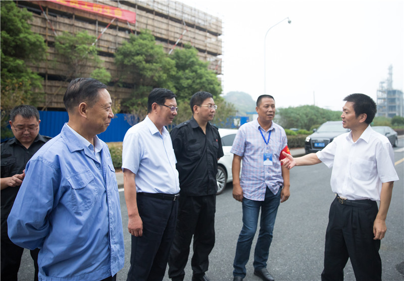 1473315602376535zv8U.jpg 戴建平檢查復工情況1.JPG